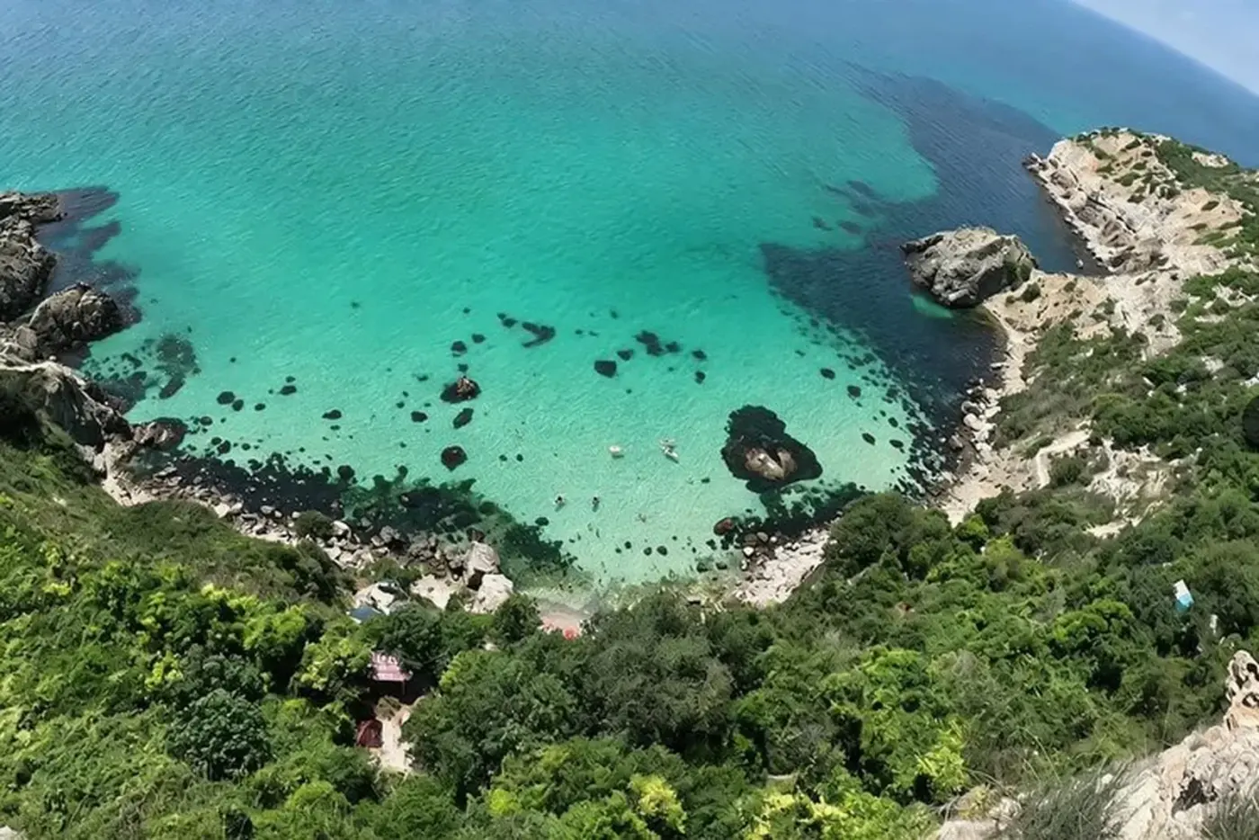 Бирюзовая вода пляжа Баунти
