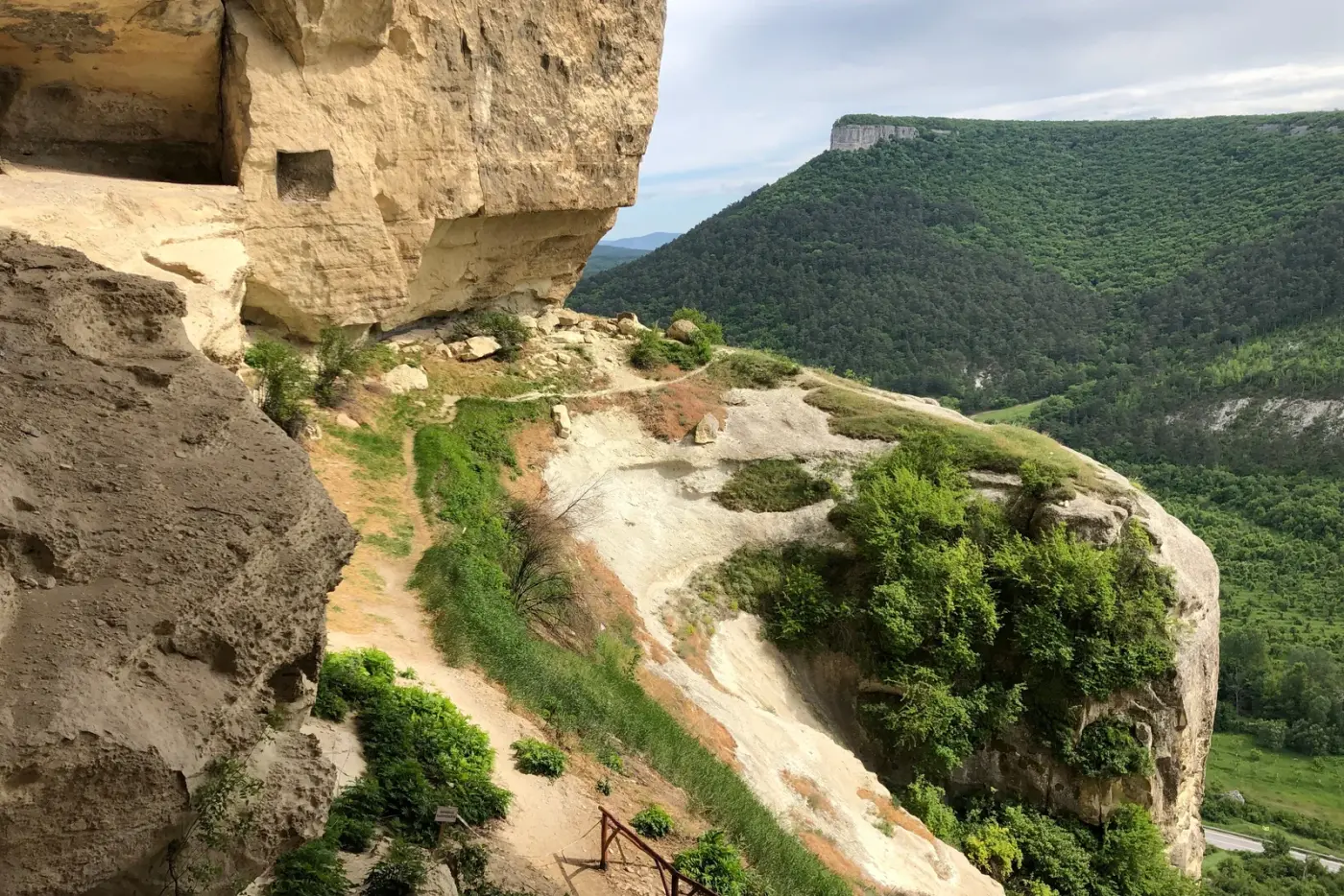 Качи-Кальон, пещерный монастырь